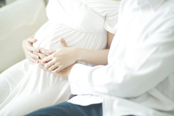 腰 が 痛い 妊娠 初期 妊娠超初期の腰痛は妊娠兆候？妊娠初期に痛いときの過ごし方【医師監修】