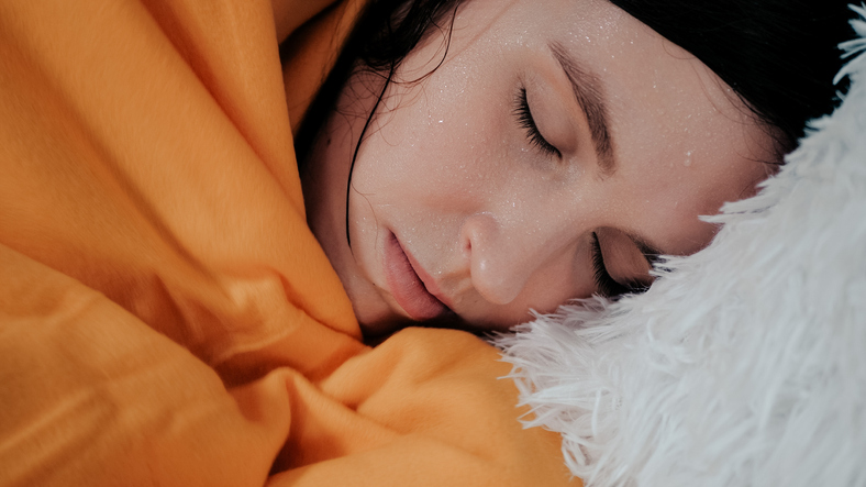 寝汗は冬でもかく 冬の寝汗の原因や対策について詳しく解説 Tential テンシャル 公式オンラインストア